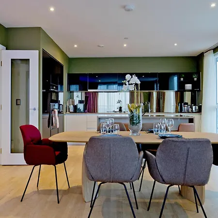 Apartment Luxury 360 Penthouse With Gym & Parking *