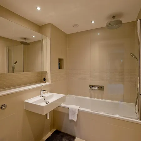 Luxury 360 Penthouse With Gym & Parking Apartment London