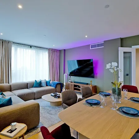 Luxury 360 Penthouse With Gym & Parking Apartment *