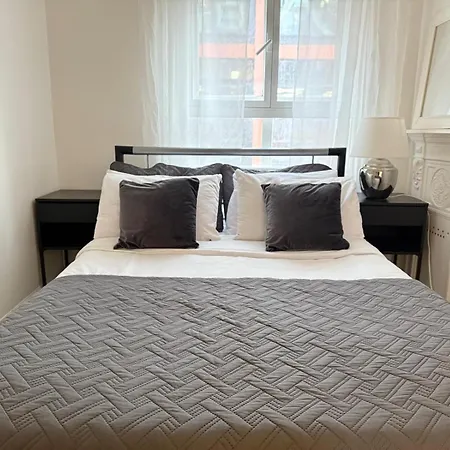 2 Bed In Oxford Street Apartment London