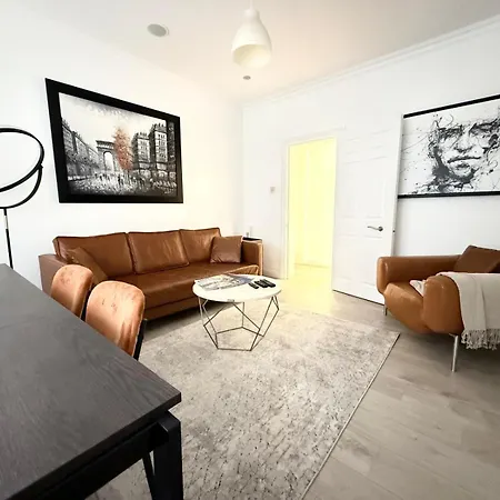 2 Bed In Oxford Street Apartment