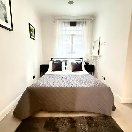 2 Bed In Oxford Street *