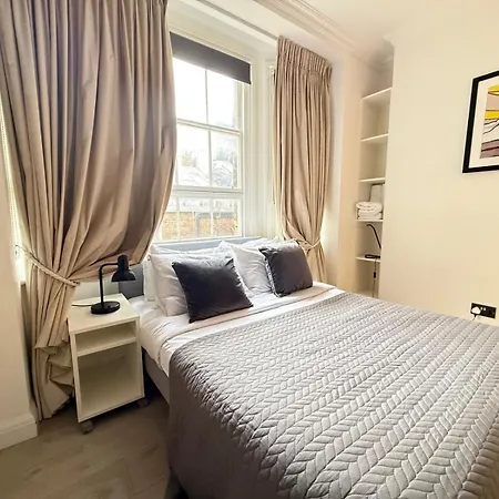 2 Bed In Oxford Street Apartment London