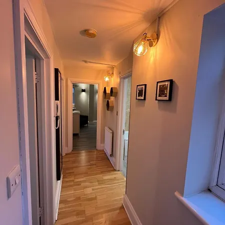 Spacious 2 Bedroom * London