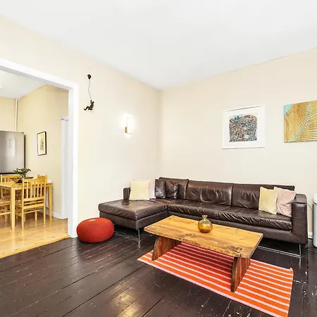 Boho 3-bed With Garden In Camden Next To Tube 런던