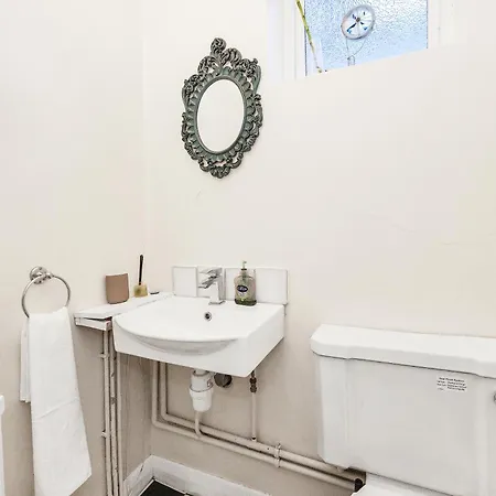 Boho 3-bed With Garden In Camden Next To Tube * 런던