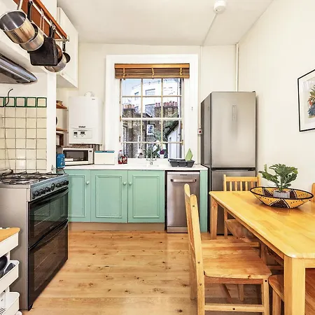 Boho 3-bed With Garden In Camden Next To Tube 런던