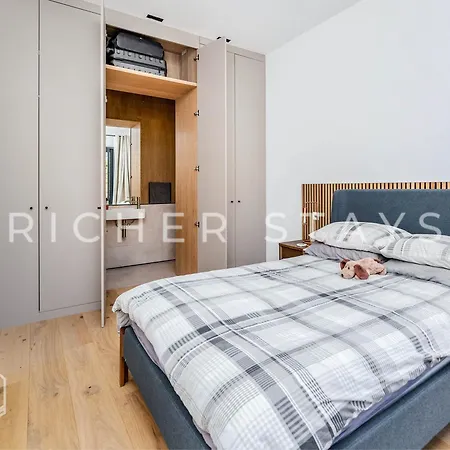 Exquisite 2-bedroom Apartment, Parking And Garden Apartment *