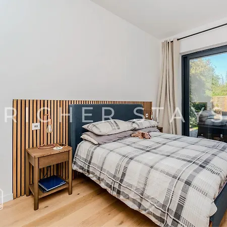 Apartment Exquisite 2-bedroom Apartment, Parking And Garden