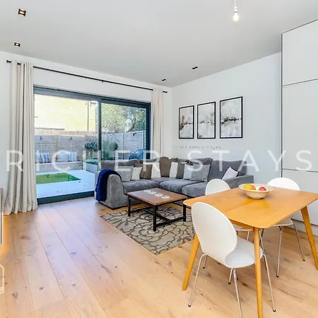 Exquisite 2-bedroom Apartment, Parking And Garden Apartment