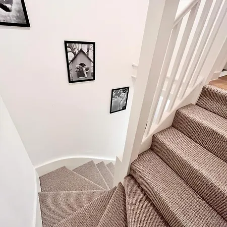 Apartment 4 Bedroom Maisonette Camden Islington *