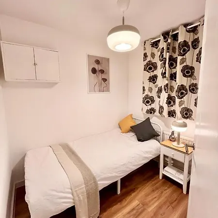 4 Bedroom Maisonette Camden Islington *