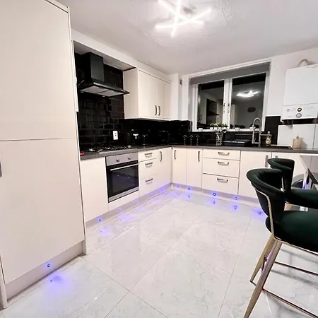 4 Bedroom Maisonette Camden Islington * London