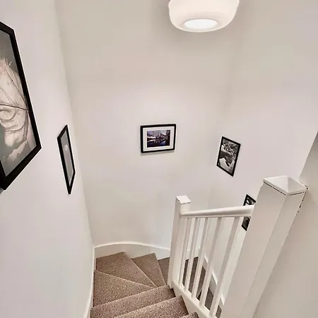 Apartment 4 Bedroom Maisonette Camden Islington *