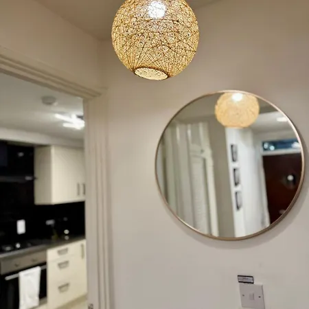 4 Bedroom Maisonette Camden Islington *