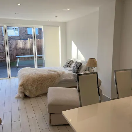 Apartment The Bay Edgware