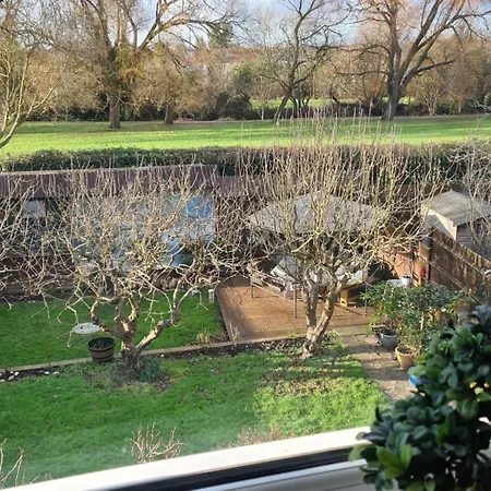 Ruislip Room Guest house *