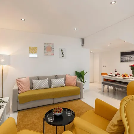 At Kensington Olympia Apartment