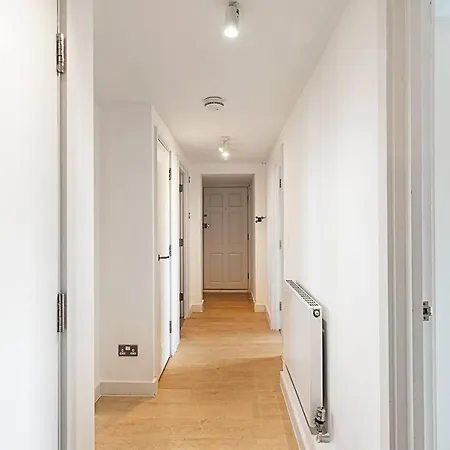 Stylish 2bedroom With Balcony Apartment *