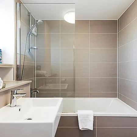 Apartment Stylish 2bedroom With Balcony London