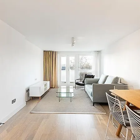 Stylish 2bedroom With Balcony