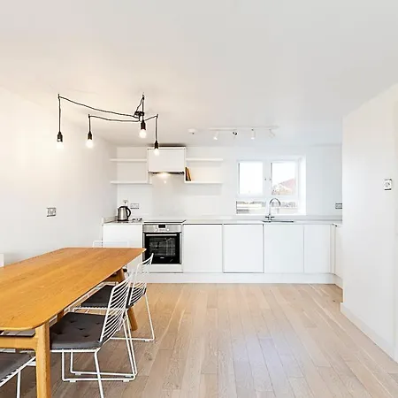 Apartment Stylish 2bedroom With Balcony
