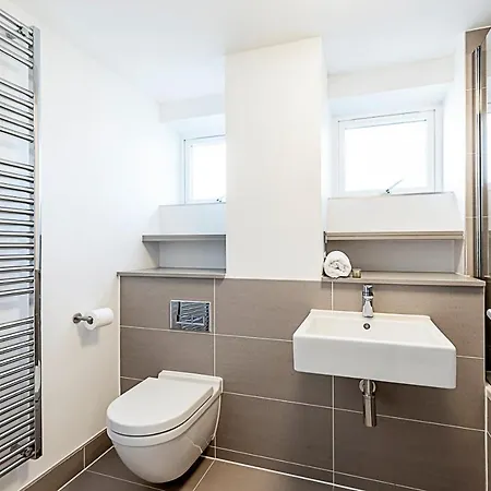 Apartment Stylish 2bedroom With Balcony *