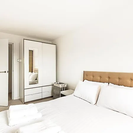 Stylish 2bedroom With Balcony London