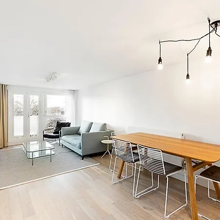 Stylish 2bedroom With Balcony