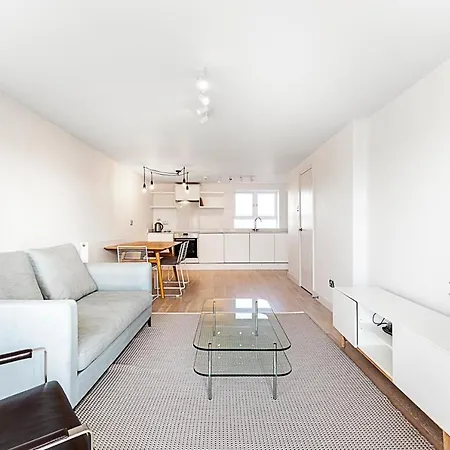 Stylish 2bedroom With Balcony Apartment London