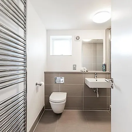 Stylish 2bedroom With Balcony London