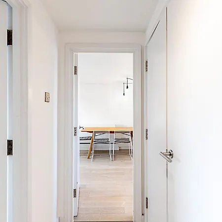 Stylish 2bedroom With Balcony