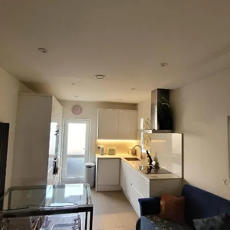 Apartment 1 Bed Within *