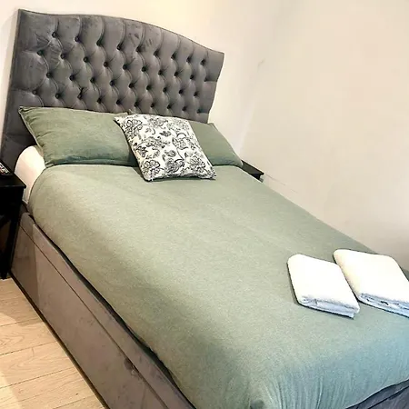 Apartment 1 Bed Within *