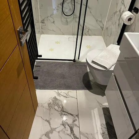1 Bed Within London