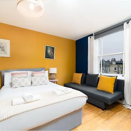 Modern & Cozy Just Steps From Hyde Park Apartment