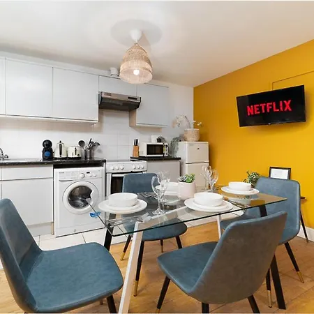 Modern & Cozy Just Steps From Hyde Park * London