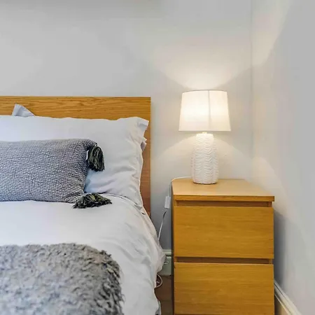 Lovely 2-bed Close To Excel And O2 Arena London