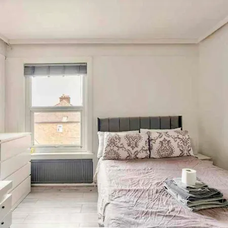 Private In Near Heathrow *