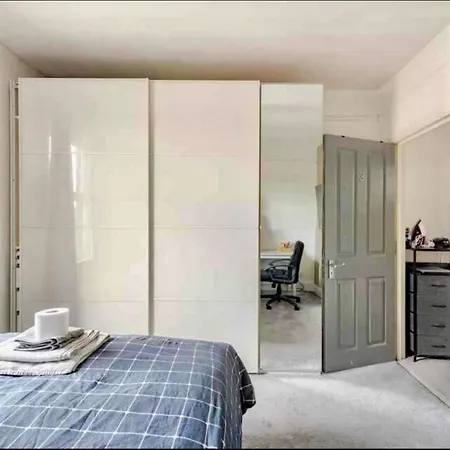Private In Near Heathrow * Uxbridge