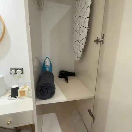 Hotel Raven 38 *