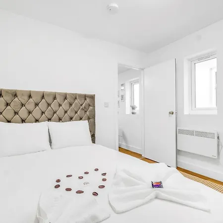Apartment 1 Bed, Fully Equipped Kitchen, Free Parking, Netflix, Coffee, Snacks, Toiletries, Flat 8 Edgware