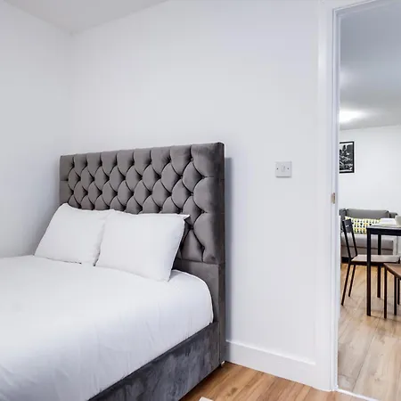 1 Bed, Fully Equipped Kitchen, Free Parking, Netflix, Coffee, Snacks, Toiletries, Flat 8 * Edgware