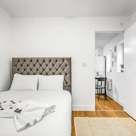 Apartment 1 Bed, Fully Equipped Kitchen, Free Parking, Netflix, Coffee, Snacks, Toiletries, Flat 8 Edgware