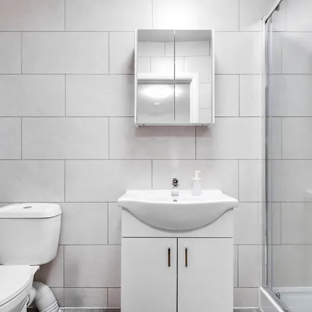 Apartment 1 Bed, Fully Equipped Kitchen, Free Parking, Netflix, Coffee, Snacks, Toiletries, Flat 8 Edgware