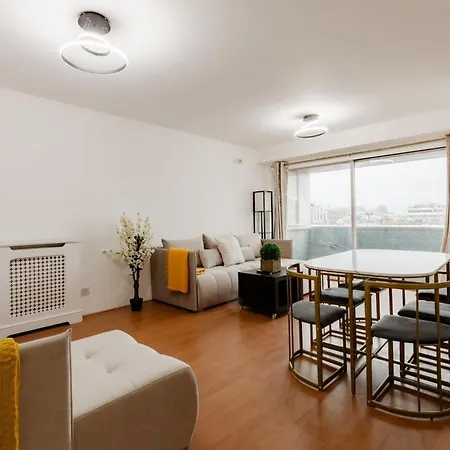 Luxurious Entire In Paddington Apartment London