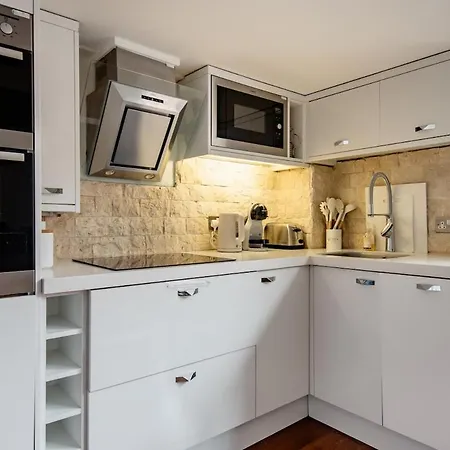 Stunning 2 Bed Duplex With Quiet Communal Garden
