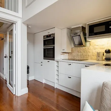 Stunning 2 Bed Duplex With Quiet Communal Garden Apartment London