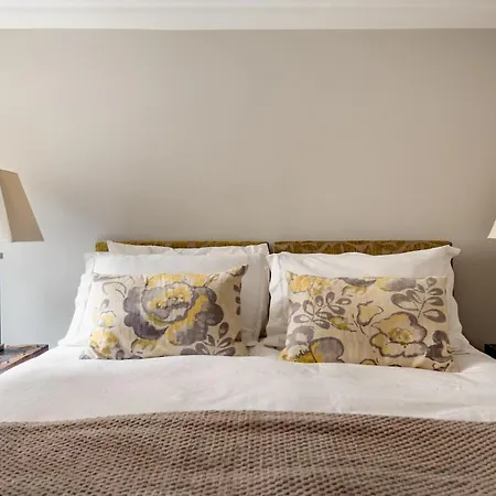 Stunning 2 Bed Duplex With Quiet Communal Garden Apartment