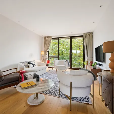 2 Bed 2 Bath Modern Near Big Ben In Zone1